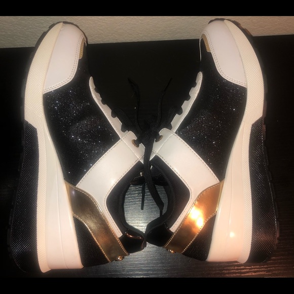 Stylish Michael Kors Liv sporty sneakers size 8 - Picture 4 of 11